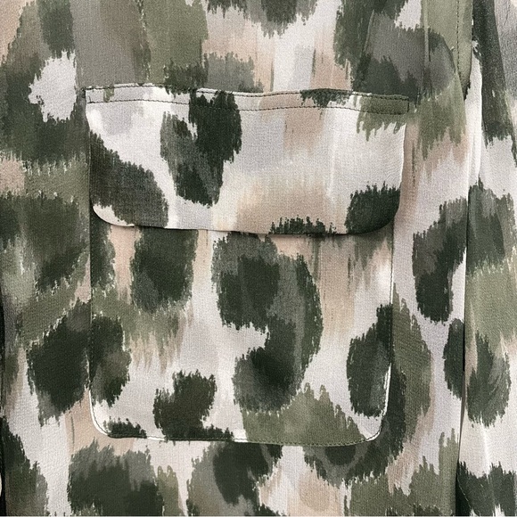 Equipment Femme Slim Signature Silk Shirt Leopard Print Green - Picture 9 of 11